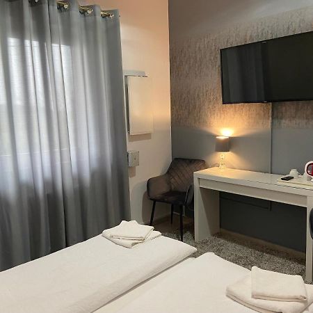 Zolta Walizka Gosciniec Hotel Podrzewie Buitenkant foto