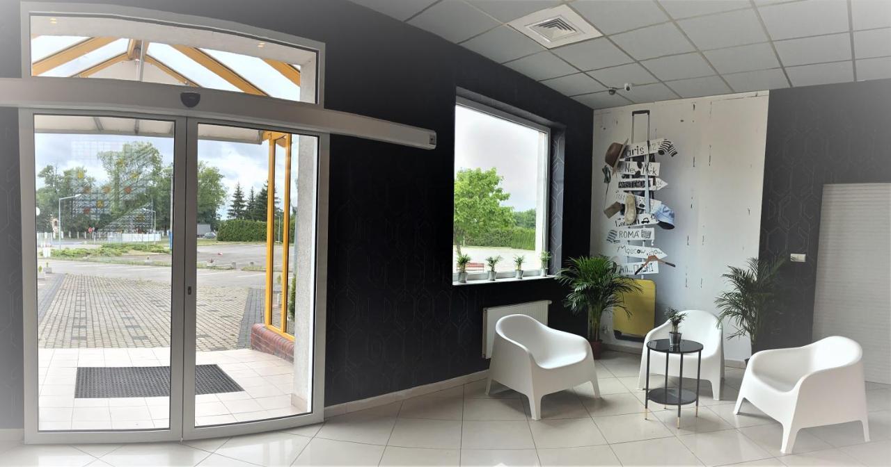 Zolta Walizka Gosciniec Hotel Podrzewie Buitenkant foto