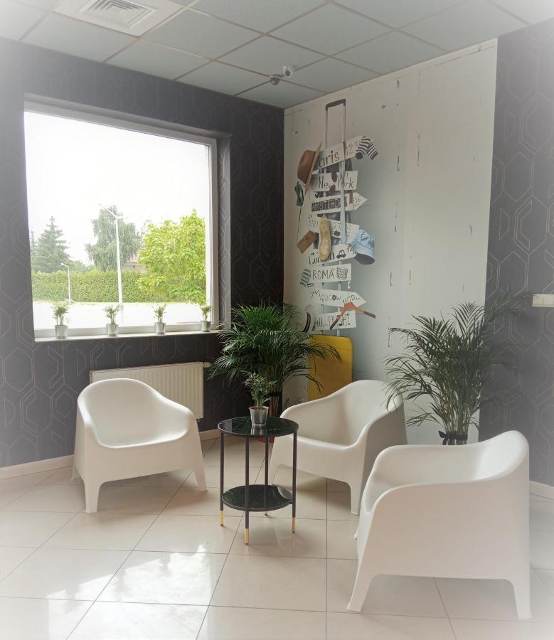 Zolta Walizka Gosciniec Hotel Podrzewie Buitenkant foto