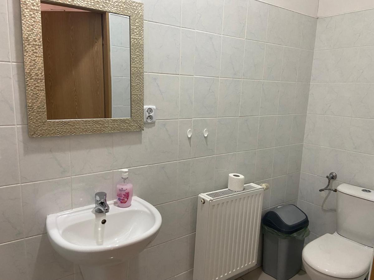 Zolta Walizka Gosciniec Hotel Podrzewie Buitenkant foto
