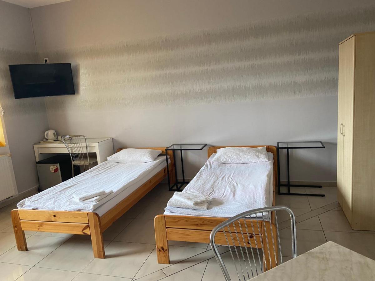 Zolta Walizka Gosciniec Hotel Podrzewie Buitenkant foto