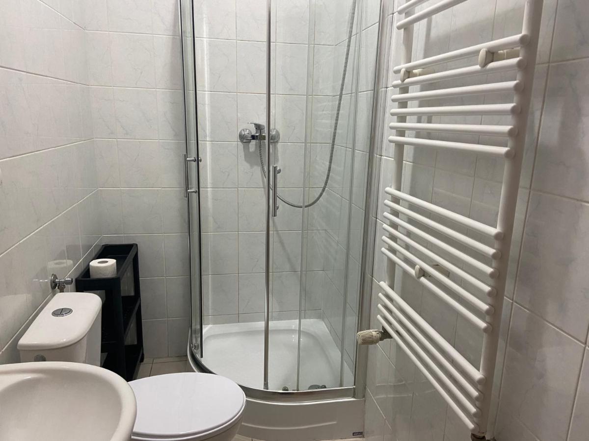 Zolta Walizka Gosciniec Hotel Podrzewie Buitenkant foto