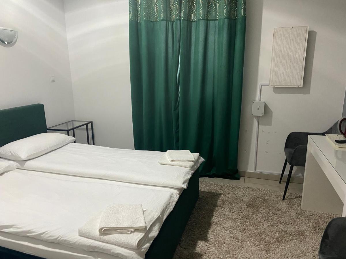Zolta Walizka Gosciniec Hotel Podrzewie Buitenkant foto