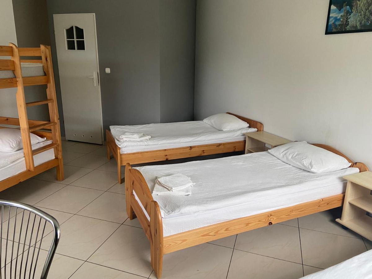 Zolta Walizka Gosciniec Hotel Podrzewie Buitenkant foto