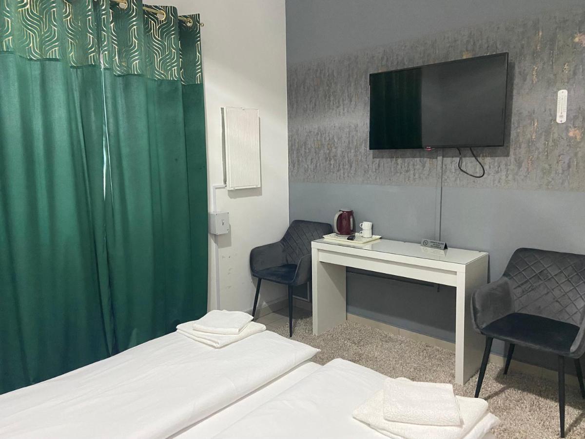 Zolta Walizka Gosciniec Hotel Podrzewie Buitenkant foto