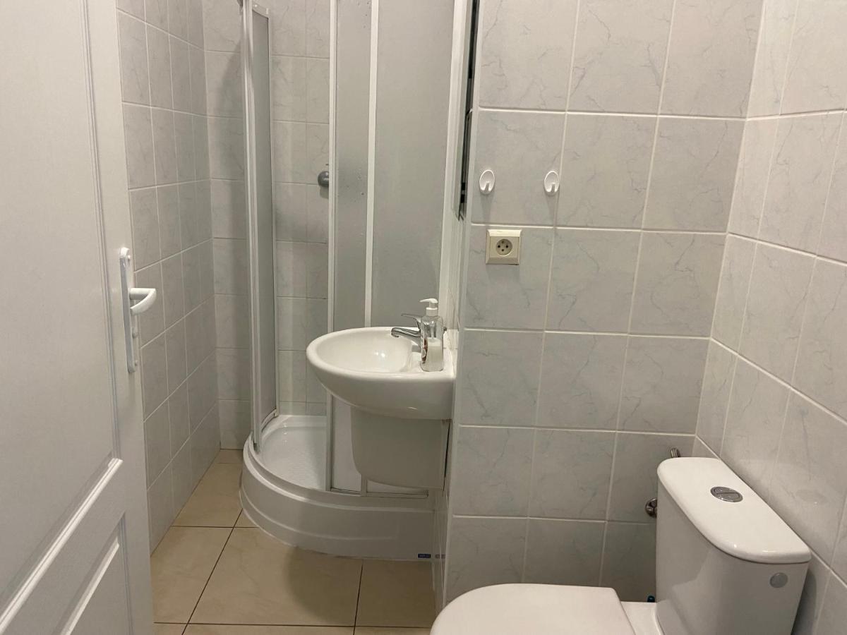 Zolta Walizka Gosciniec Hotel Podrzewie Buitenkant foto