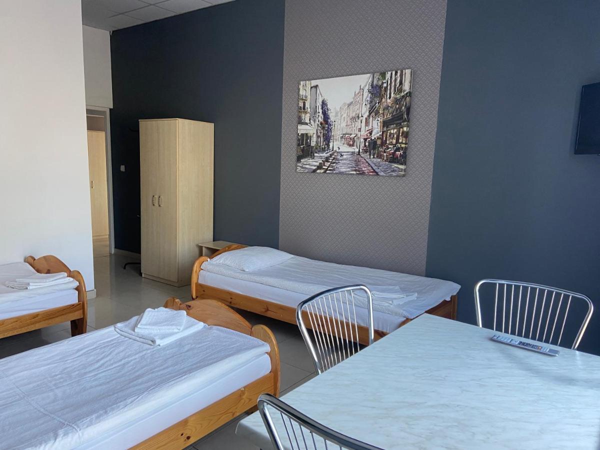 Zolta Walizka Gosciniec Hotel Podrzewie Buitenkant foto