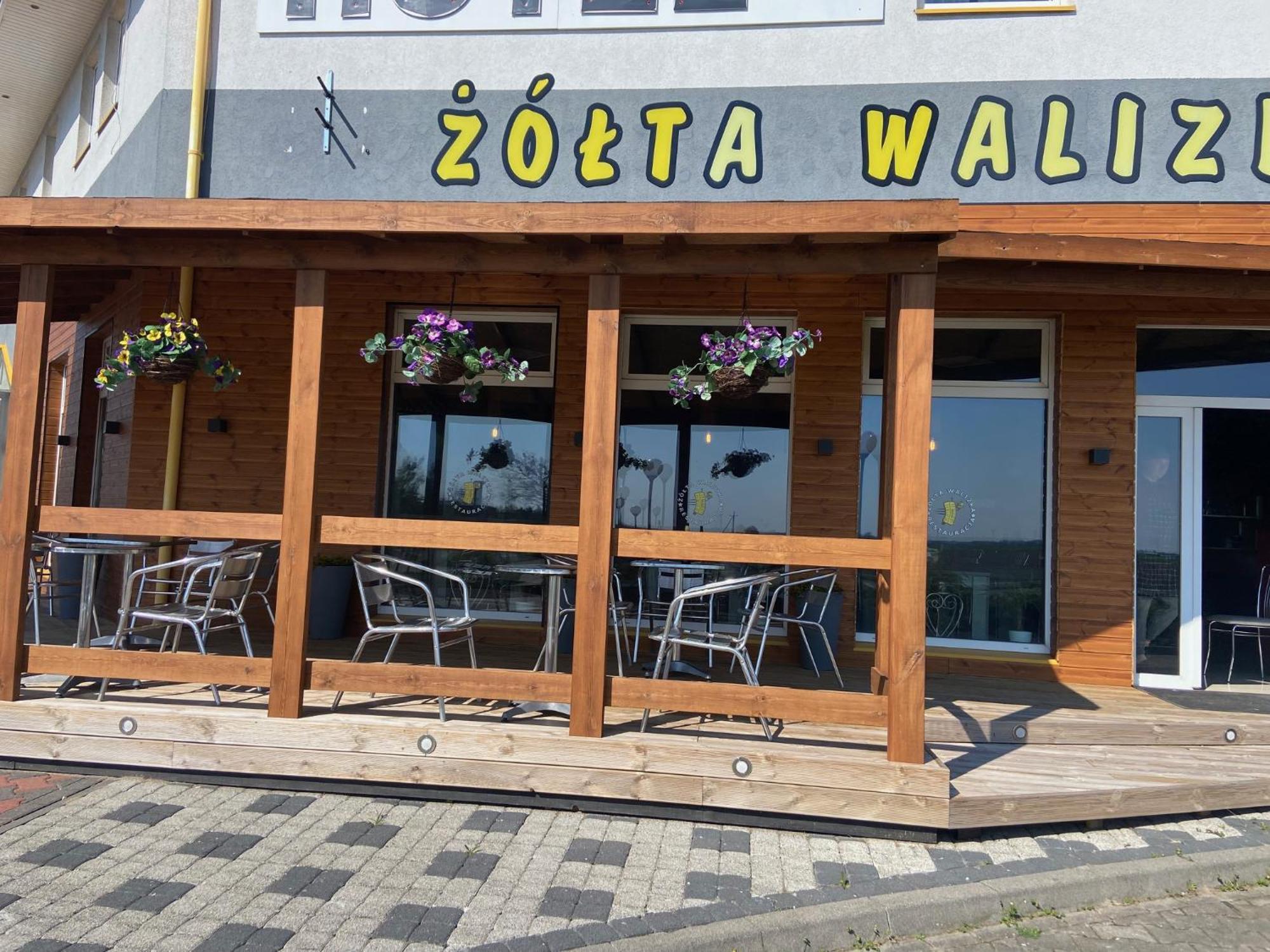 Zolta Walizka Gosciniec Hotel Podrzewie Buitenkant foto